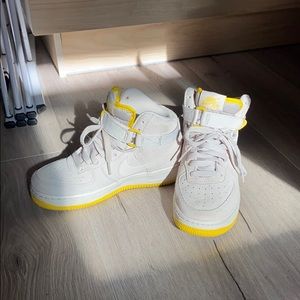 Nike Air Force 1 High Desert Sand Varsity Maize